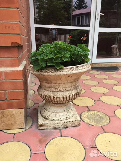 Кашпо с цветами