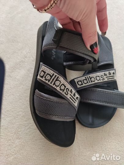 Сандали новые 36