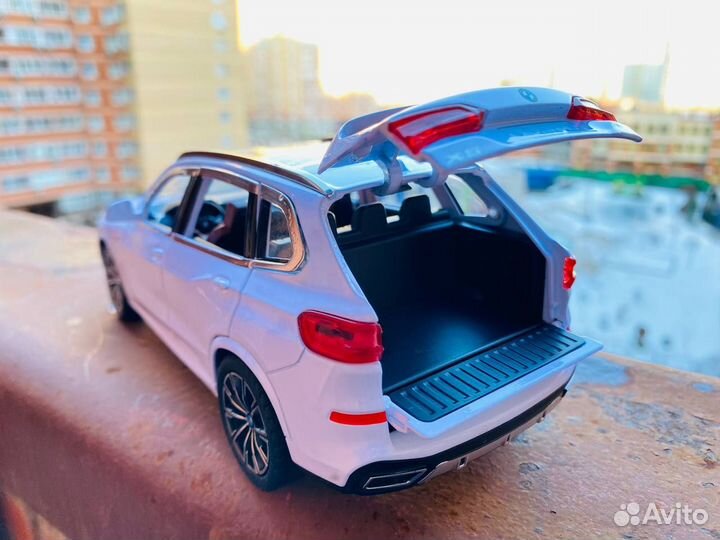 Модель металлическая BMW X5M 40d G05 белый