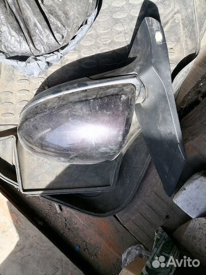 Продам левое зеркало мазда дэмио 2010 года