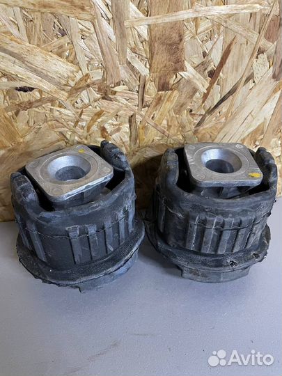 Сайлентблоки задней балки Мерседес