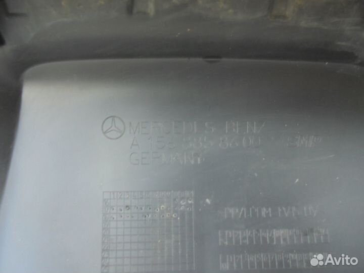 Решетка переднего бампера Mercedes Benz GLA W156