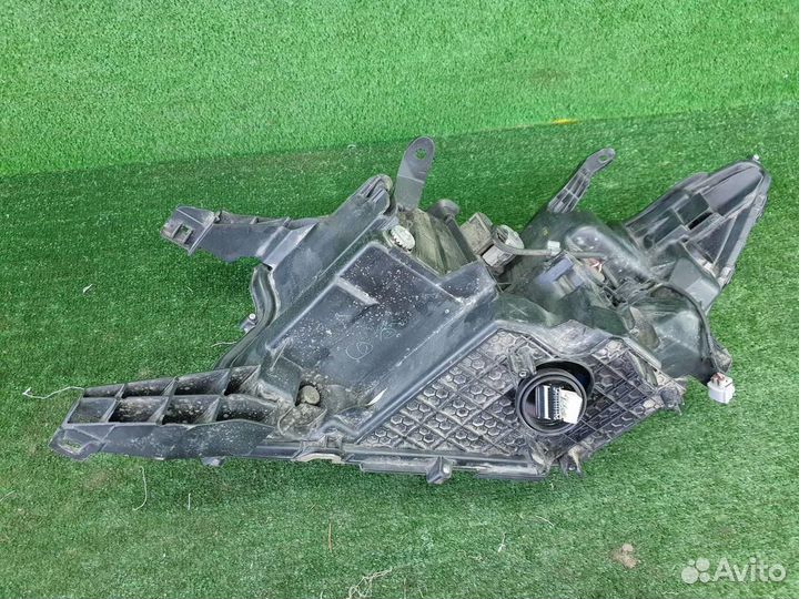 Фара правая Toyota Land Cruiser Prado