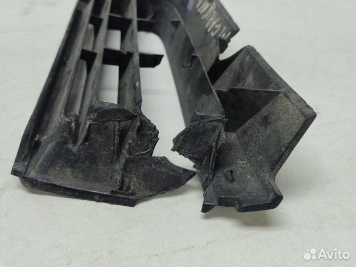 Решетка в бампер передняя правая Mitsubishi