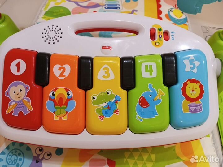 Развивающий коврик fisher price с пианино