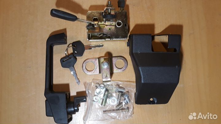 Замок двери мтз левый в сборе 80-6105010