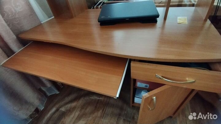 Компьютерный стол