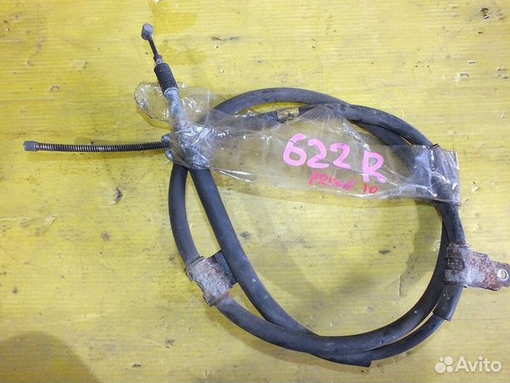 Тросик ручника зад Справа toyota prius 1nzfxe NHW1