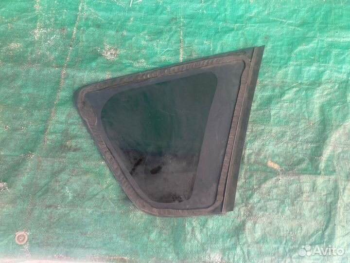 Стекло глухое левое Nissan Note E11 Енот Ноут