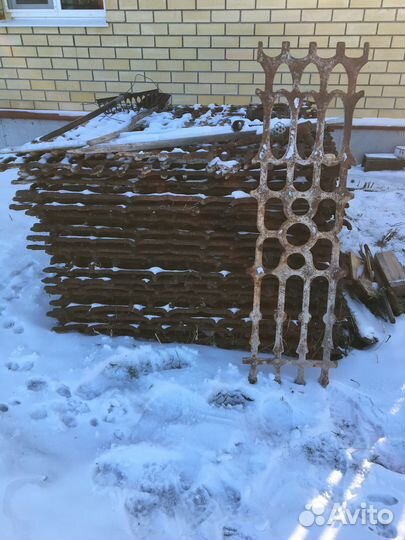 Продается чугунное ограждение. Цена одной секции