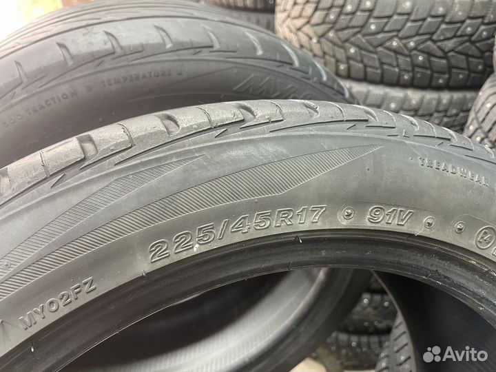 Bridgestone MY-02 Sporty Style 225/45 R17