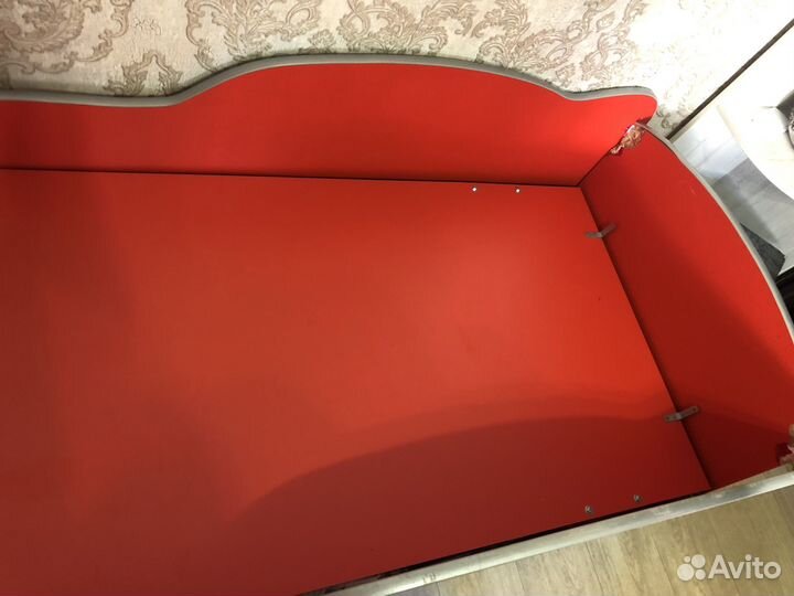 Детская кровать машина