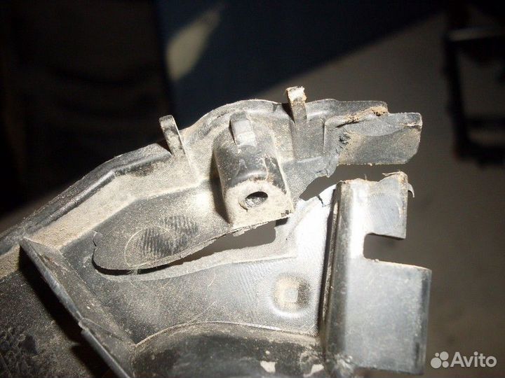 Кронштейн заднего бампера правый (Renault Duster)