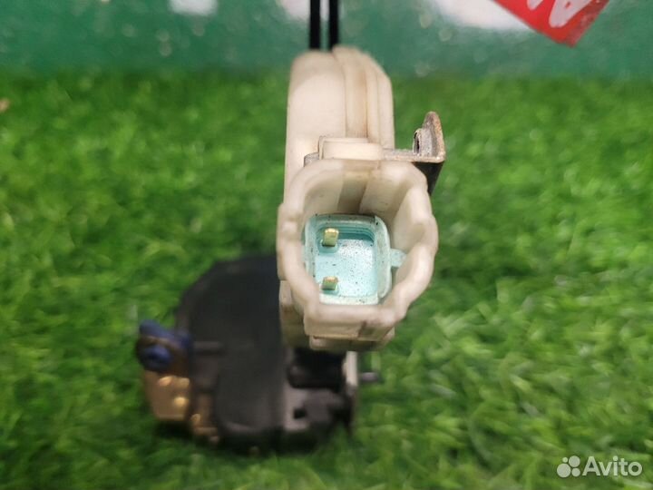 Замок двери задней правой на Nissan Altima L31