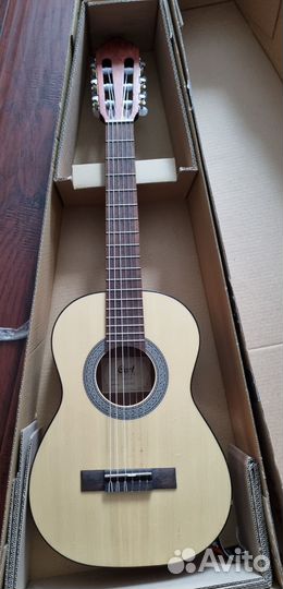 Классическая гитара Сort ас50 с чехлом