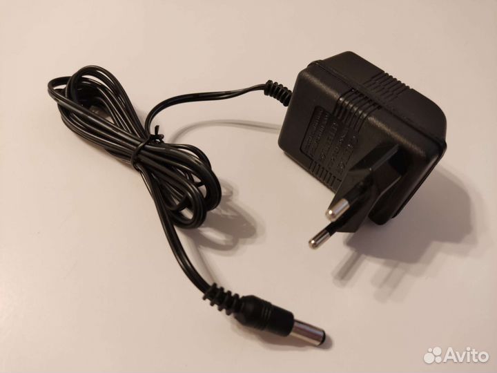 Блок питания (адаптер) 