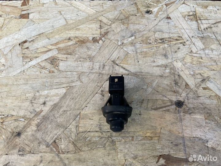 Концевик двери Renault Sandero Stepway