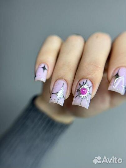 Модель на маникюр