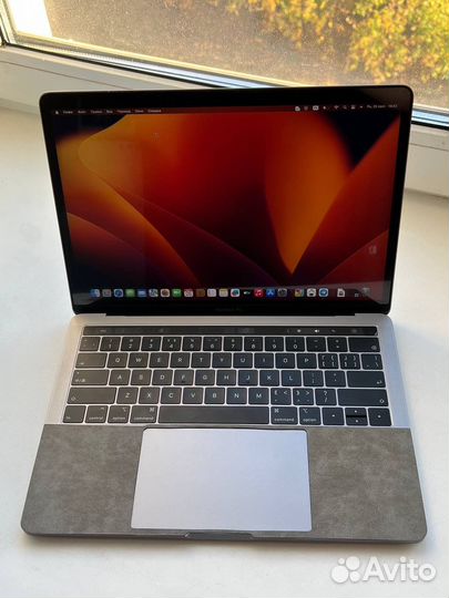 Apple MacBook Pro 13 touch bar