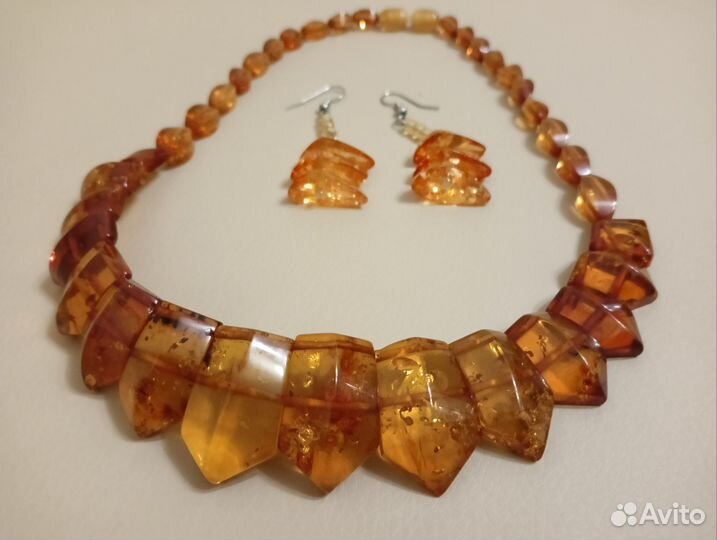 Янтарное ожерелье. Перстень и запонки СССР