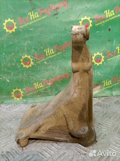 Кронштейн двигателя Volkswagen Passat B3 седан