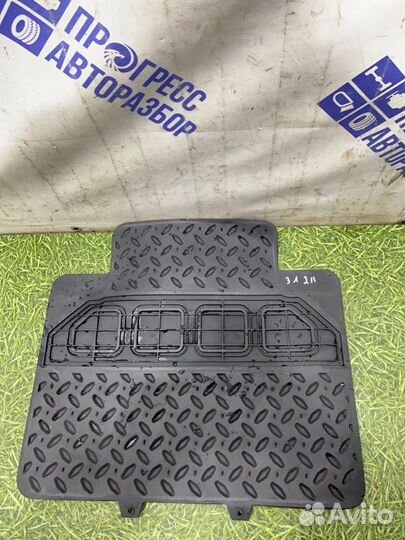 Коврик салона задний левый Toyota Avensis