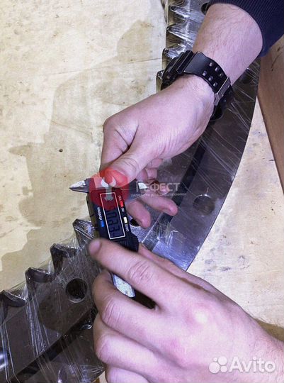 Опорно-поворотный круг Hitachi ZX70LC 4437132