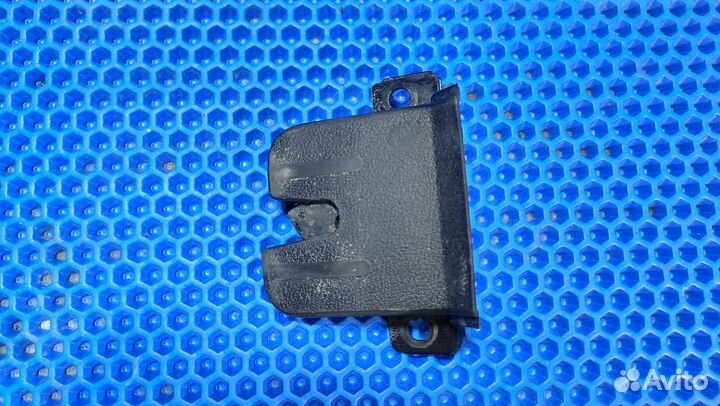 Замок крышки багажника VAG 7L6827505