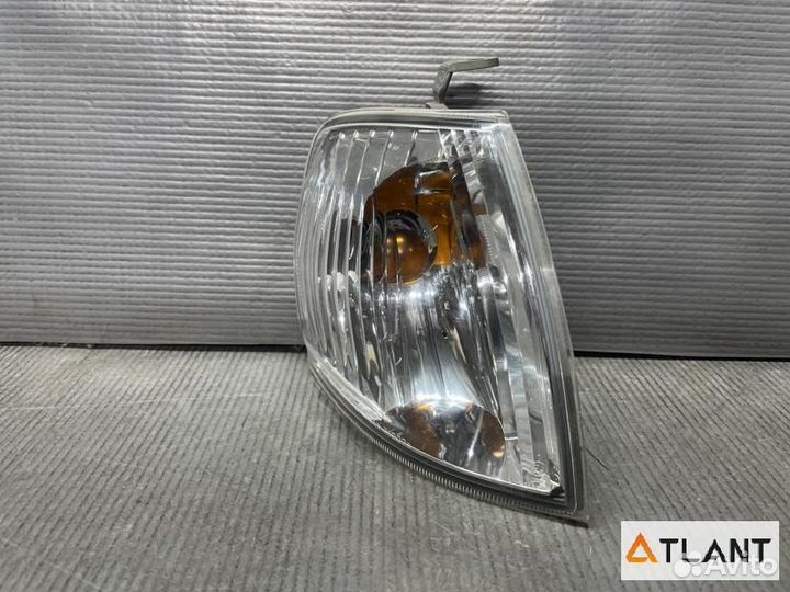 Габарит передний правый mazda demio