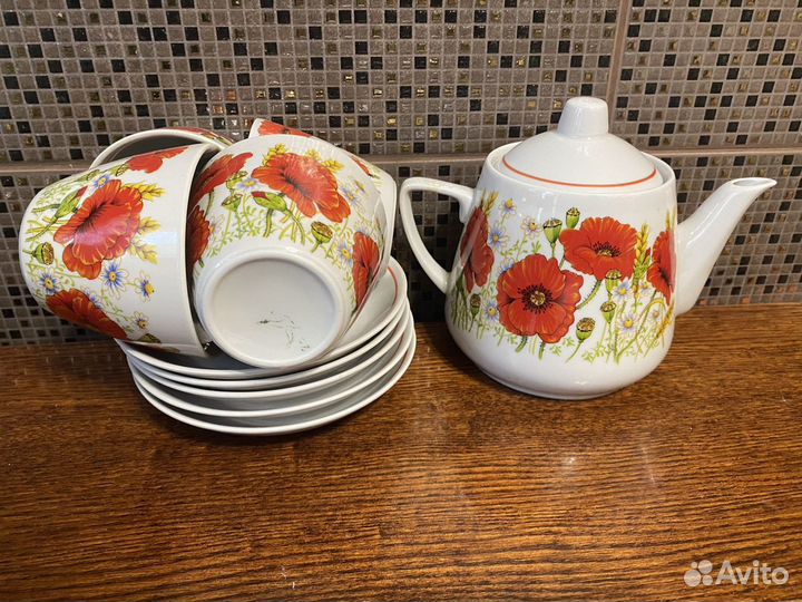 Кружки с блюдцем, заварной чайник