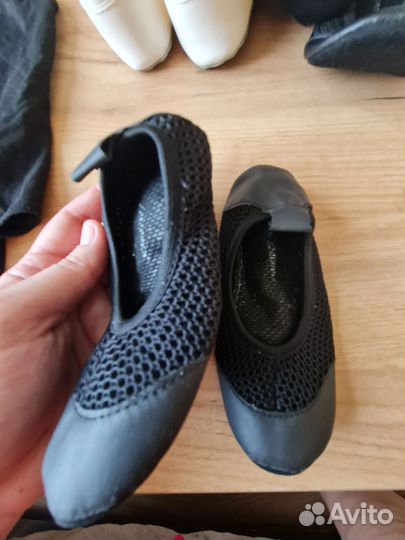 Гимнастический купальник и чешки