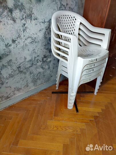 Стол, стулья, зонт для уличной торговли