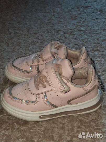 Кроссовки для девочки