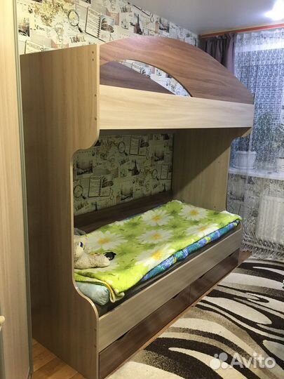 Кровать двухьярусная