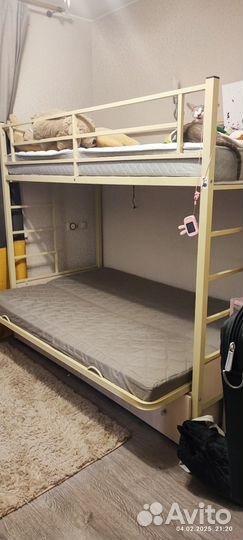 Двухъярусная кровать