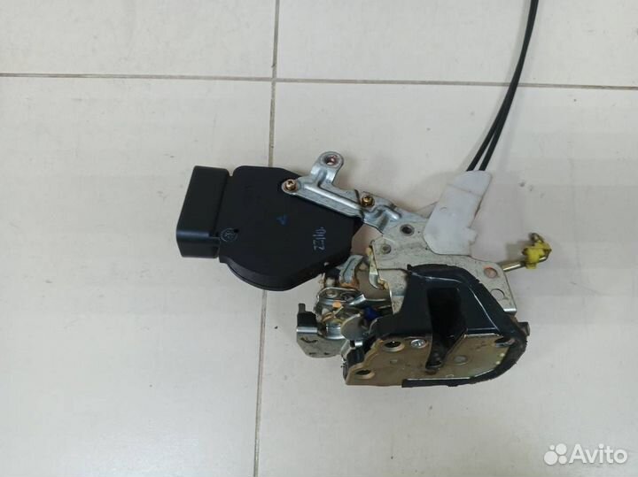 Замок двери передней правой Toyota Opa T10 2000-2005