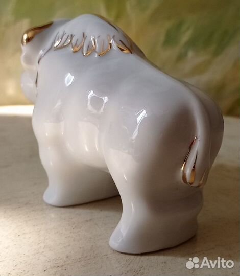 Форфоровая статуэтка Бычок