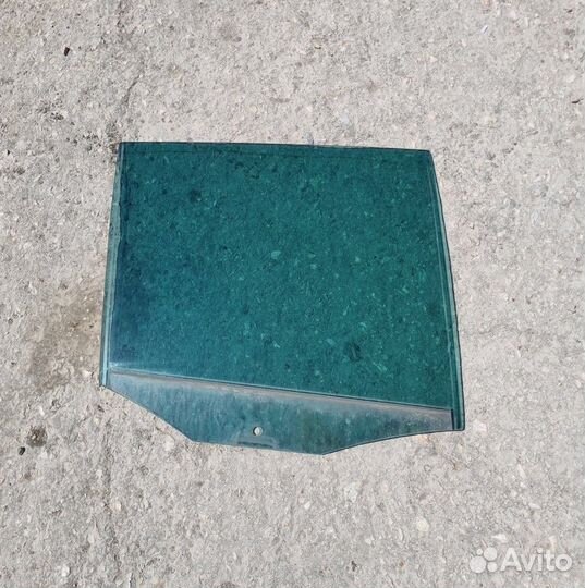 Стекло двери Volkswagen Tiguan