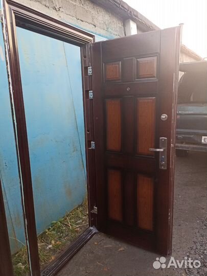 Продаються входные двери