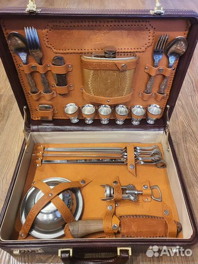 Набор для пикника в дипломате на 6 персон