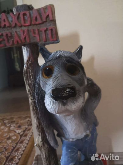 Садовая фигура волк