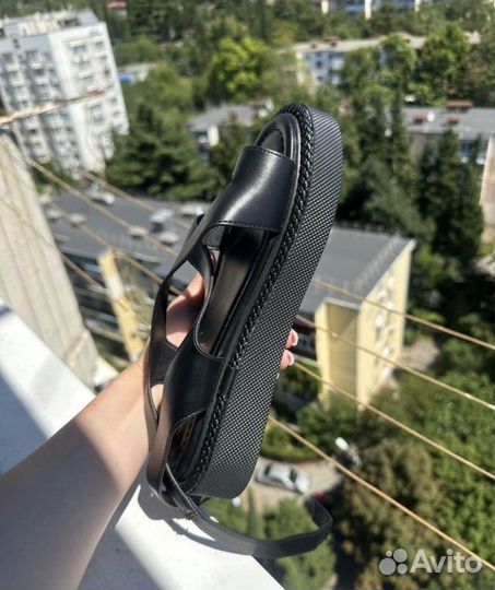 Босоножки новые
