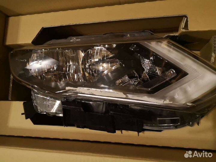 Фара галоген передняя правая для Nissan X-trail t3
