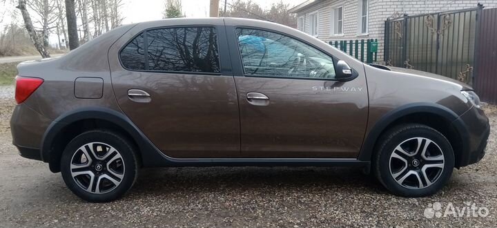 Renault Logan Stepway 1.6 CVT, 2019, 29 000 км
