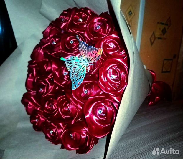 Букет атласных роз с подсветкой