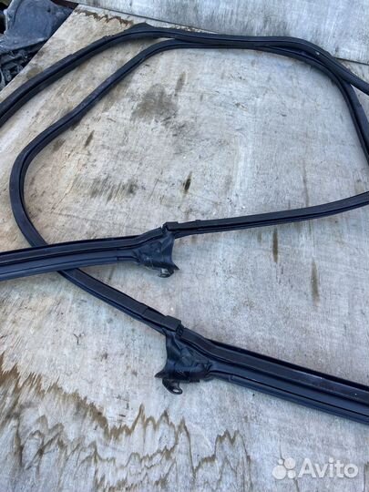 Уплотнитель передней левой даери Audi A5 8T