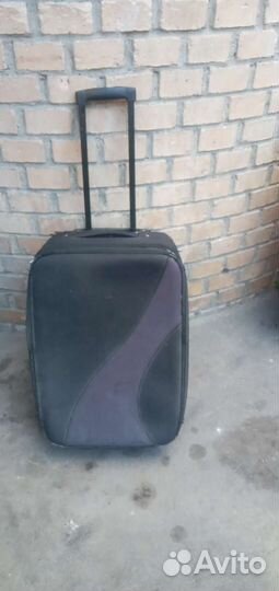 Чемодан на калесах