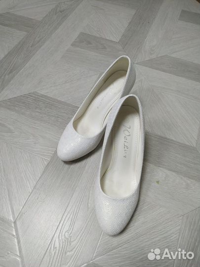 Туфли белые 38