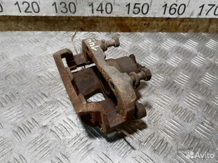 Суппорт передний левый Nissan Avenir 1995