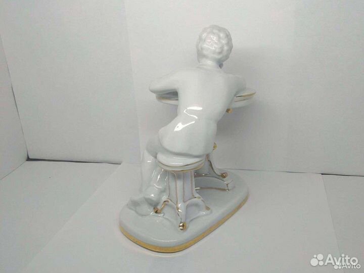 Фарфоровая фигурка лфз Пушкин